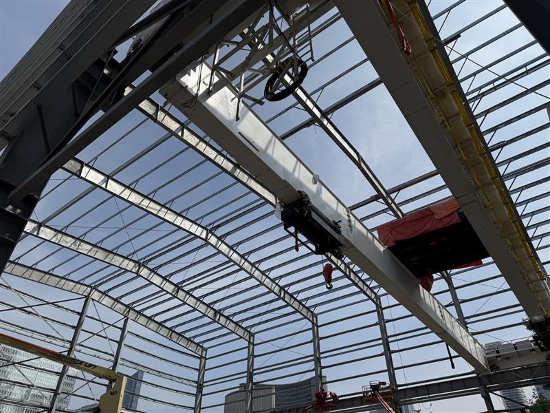 Example of a gantry crane inside an acoustic shelter at Osgoode station
