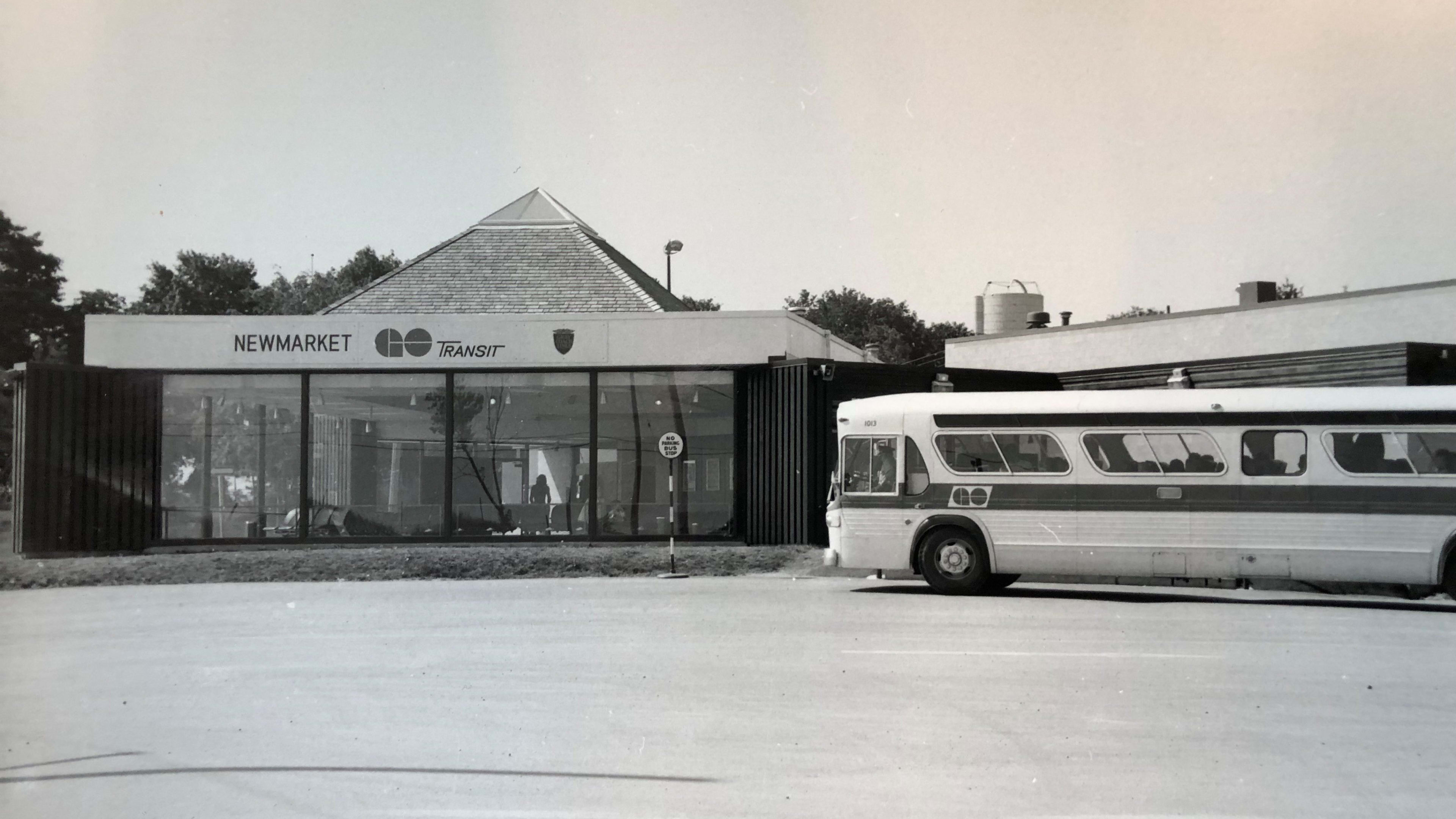 A GO bus pulls up to Newmarket Station.