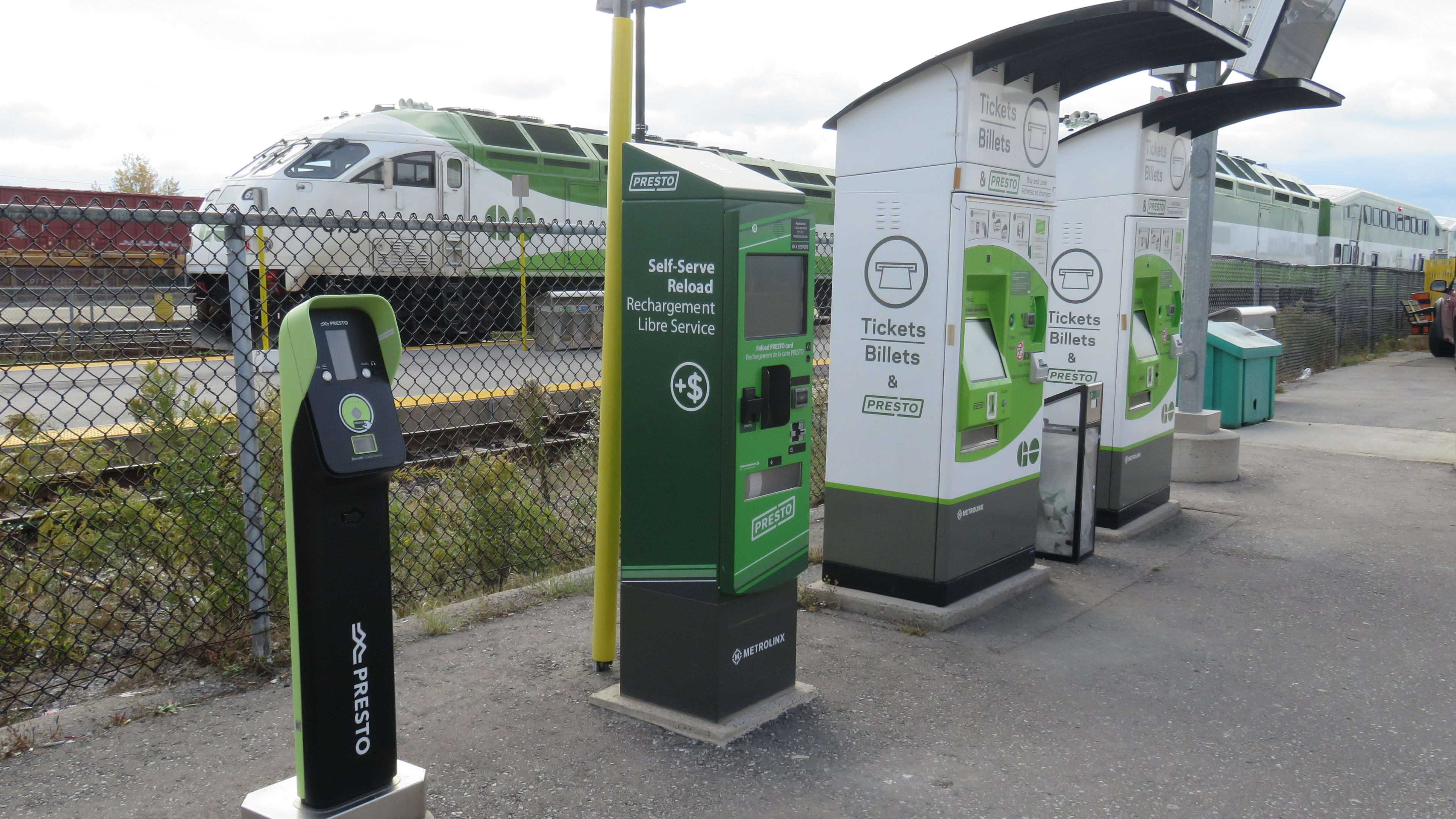 Lakeshore West weekend train service replaced by buses for construction project