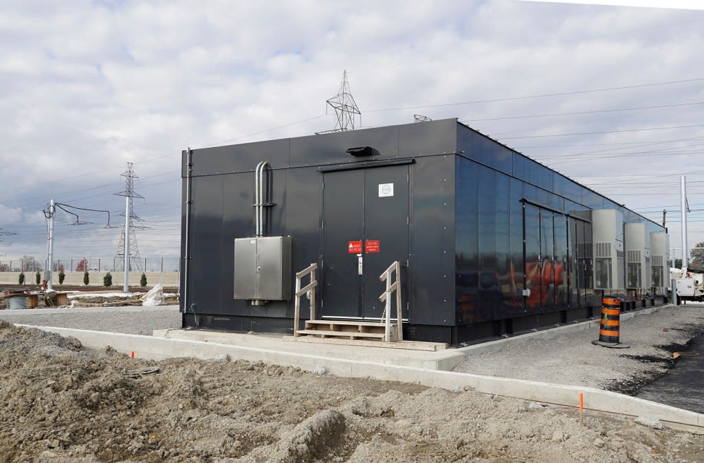Traction power – Taming 27,000 volts for the Finch West LRT
