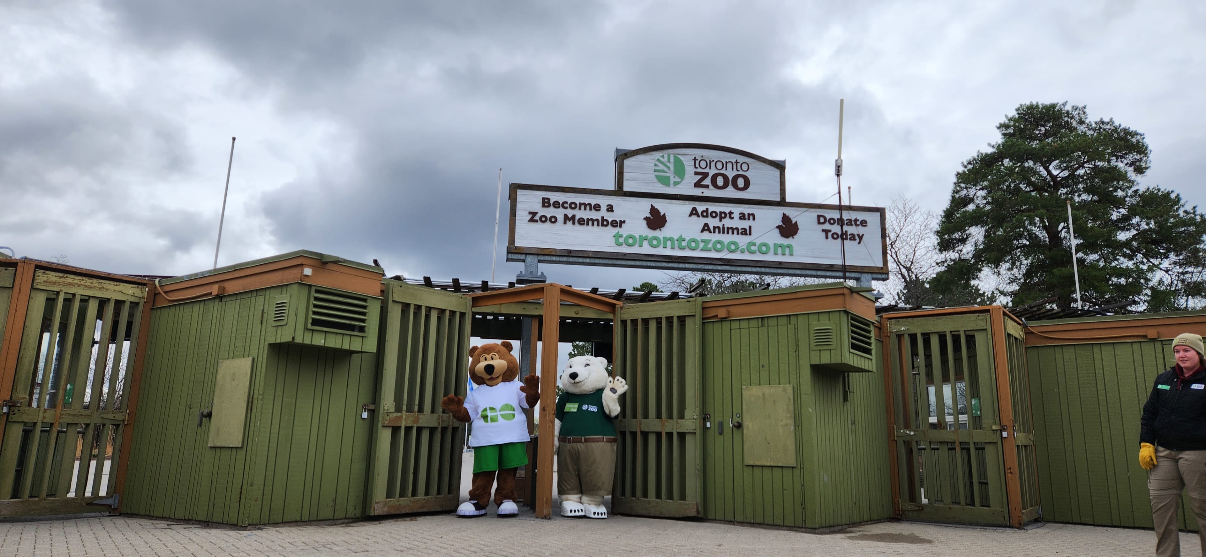 Toronto Zoo mascot with GO Bear