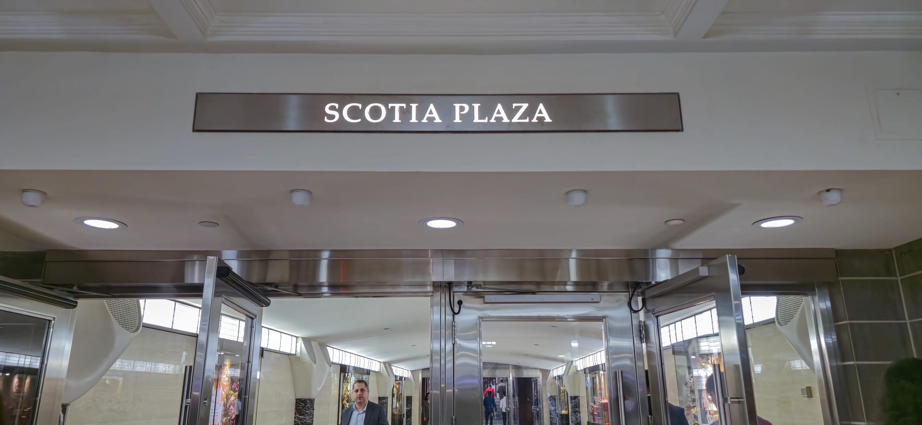 Guide to the Eaton centre from Union Station