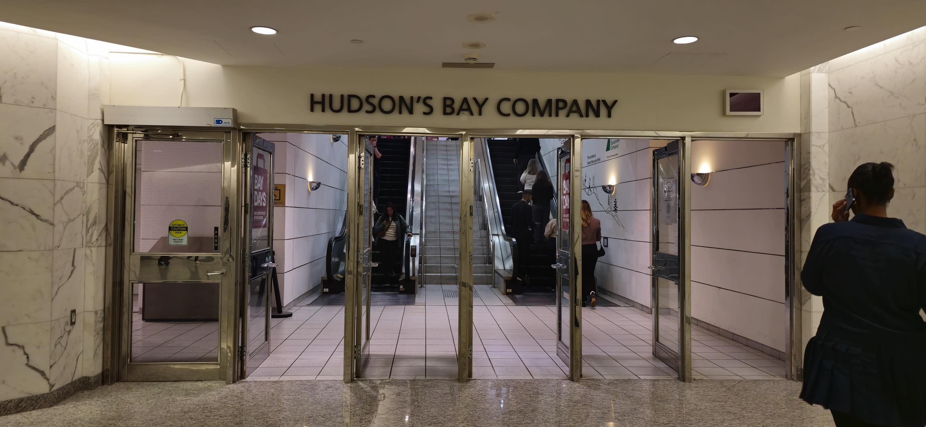 Guide to the Eaton centre from Union Station