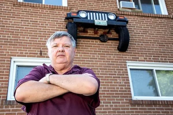 Person decorates house with Jeep, to be seen on the Lakeshore West Line