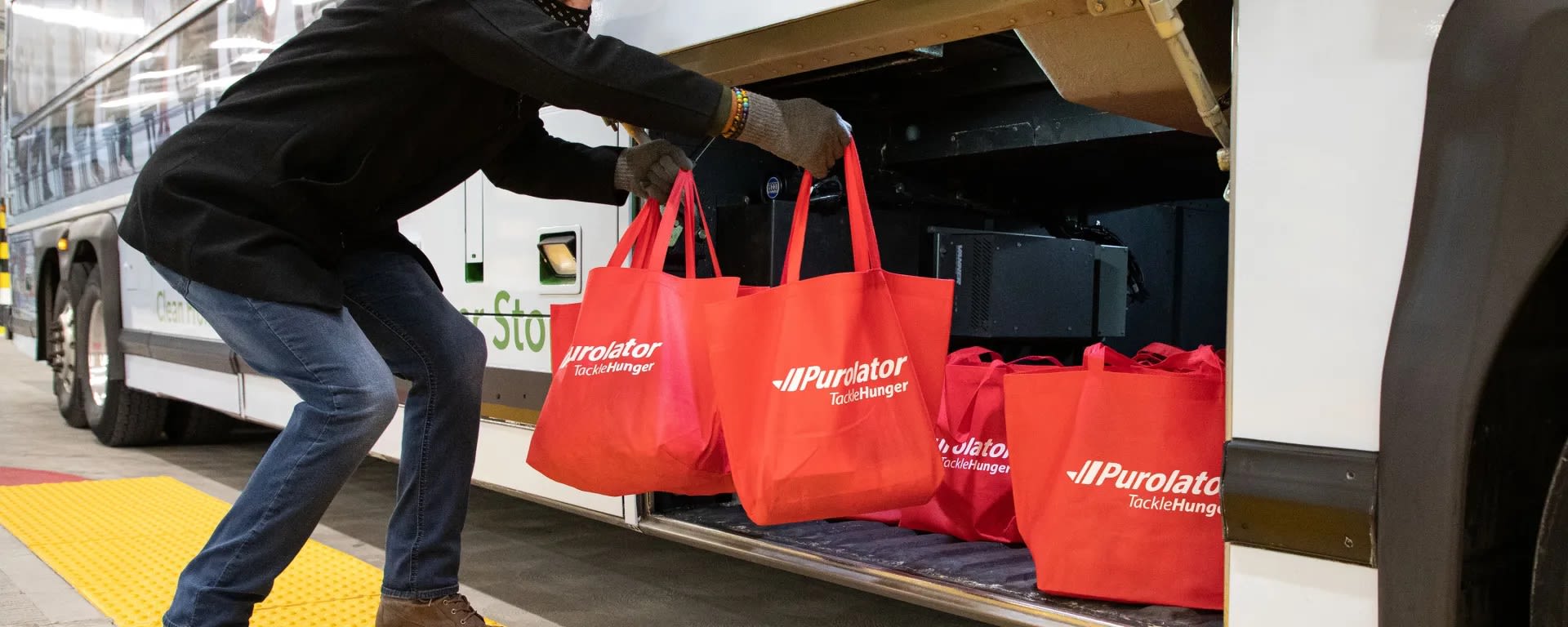 Metrolinx staff spread holiday   cheer by the bus load