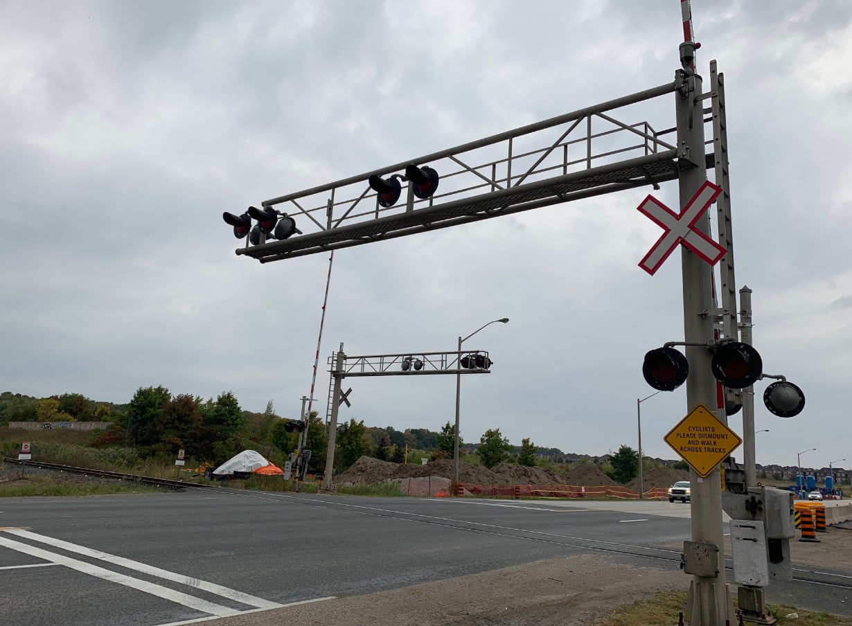 the current level crossing near Rutherford GO station