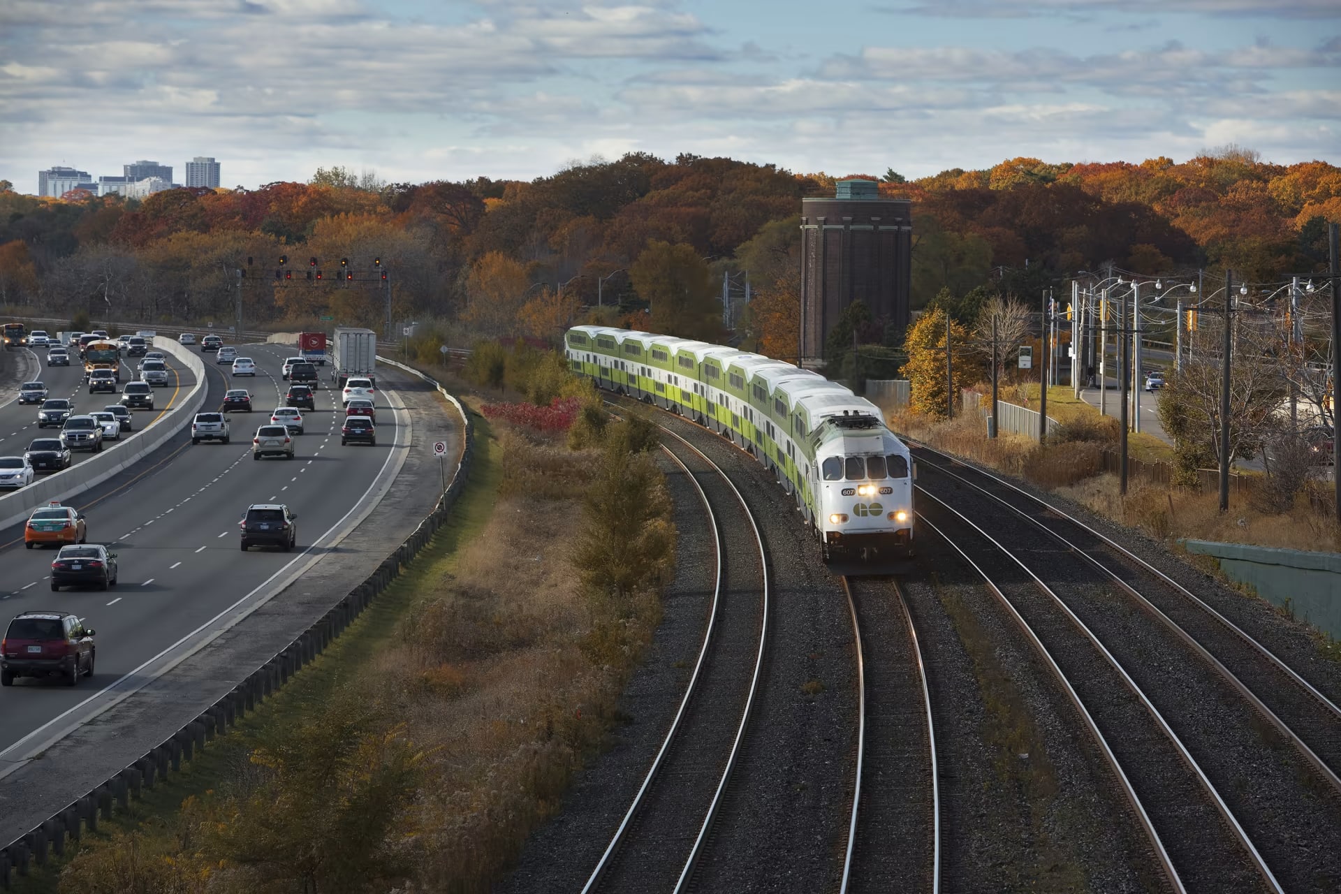 A train heads toward Union Station