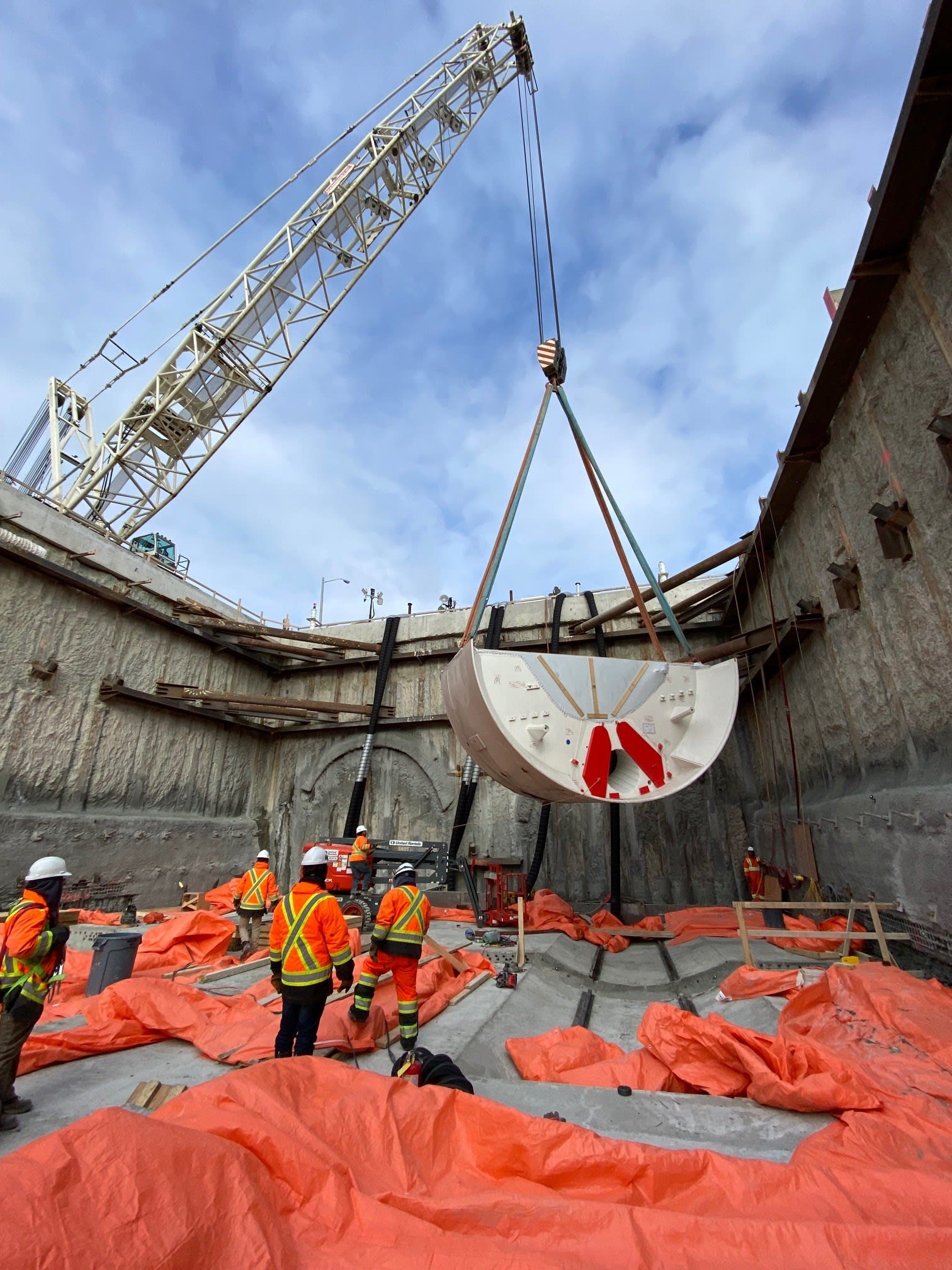 ECWE tunnel boring machine assembly