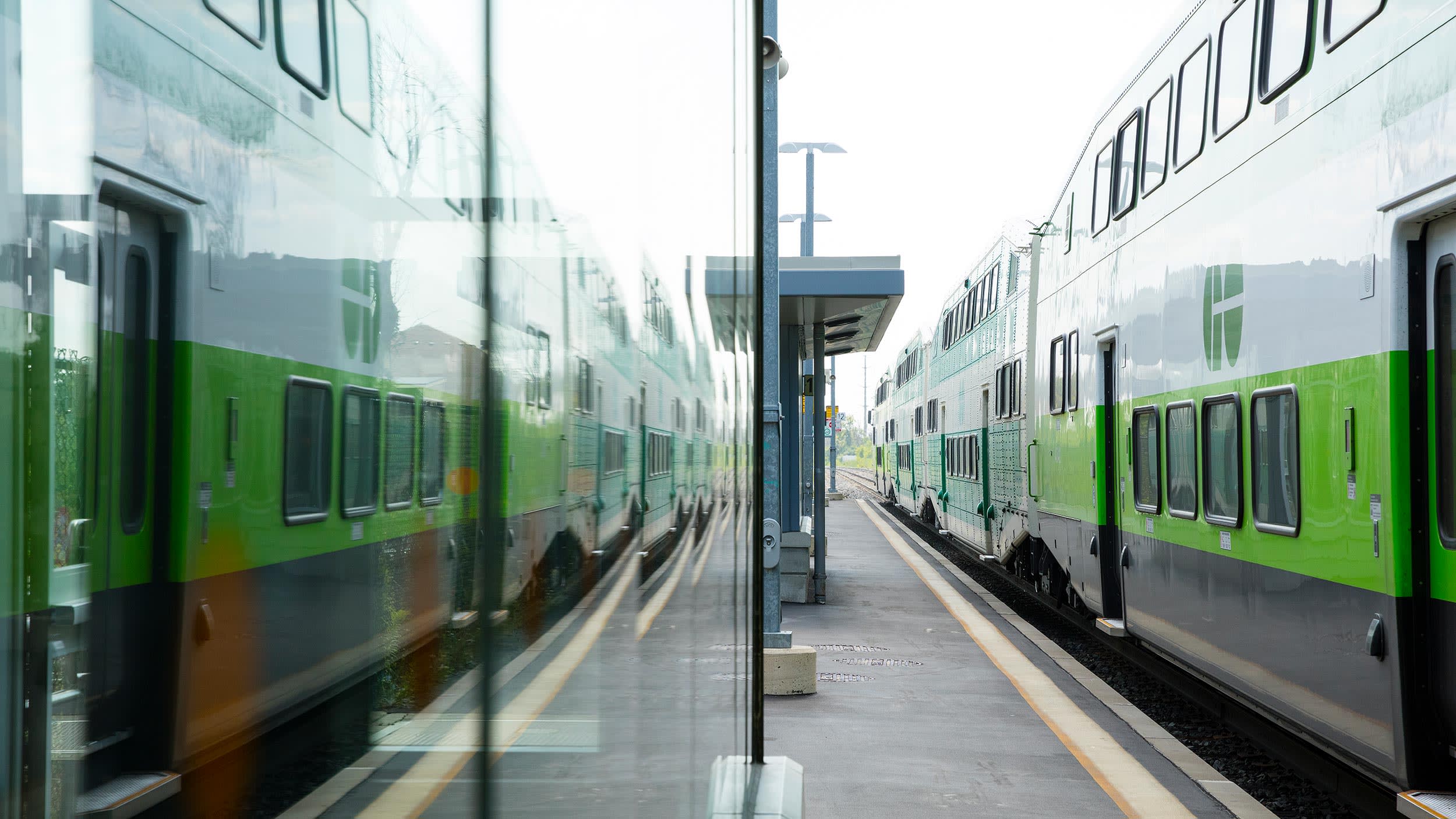 GO Train stopped stopped on an empty platform waiting for passengers