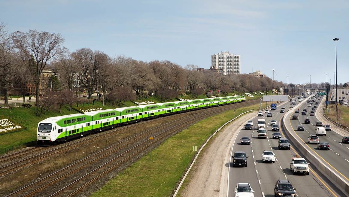 Lakeshore West train beside Gardiner Expressway