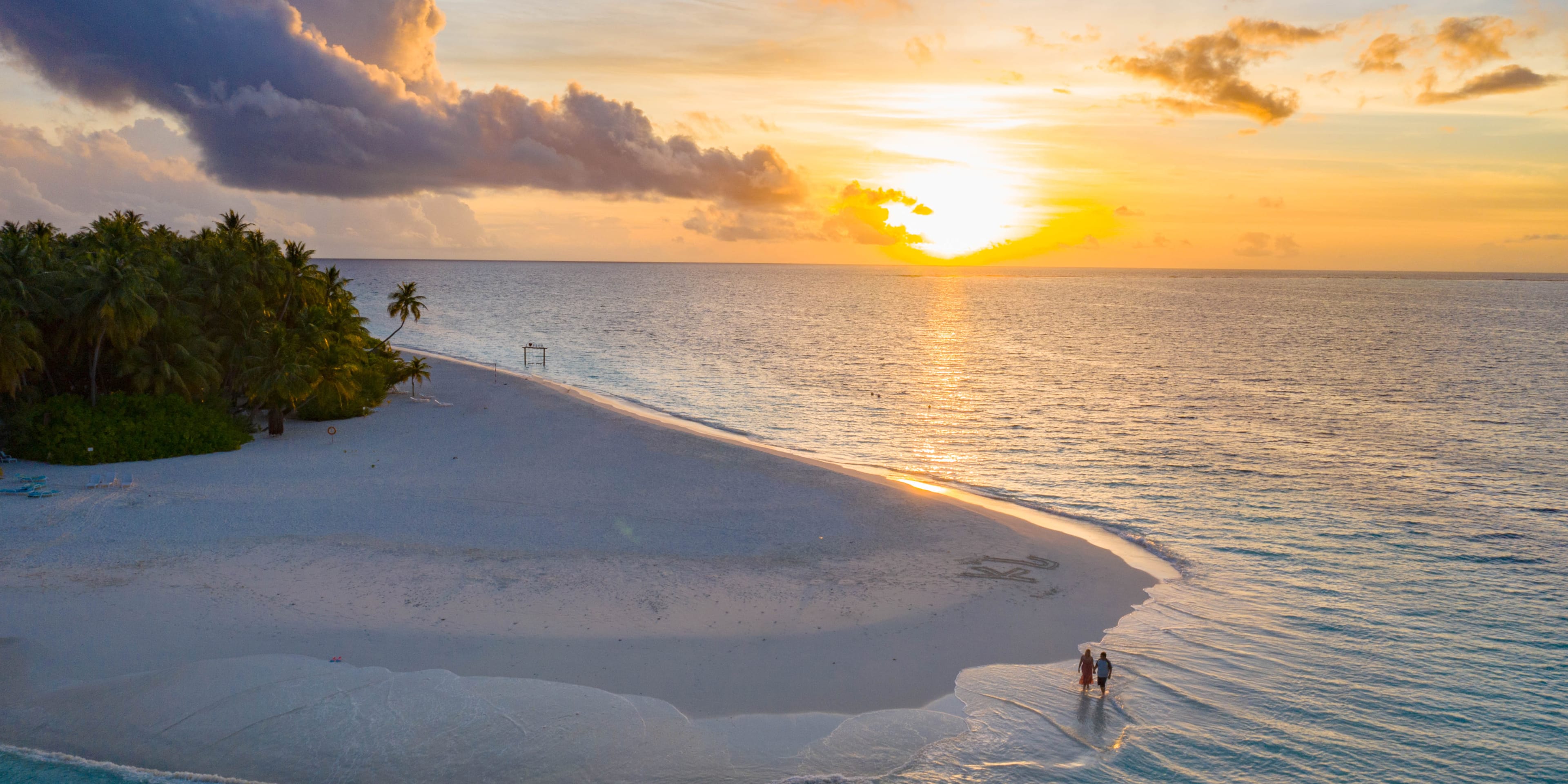 Beach coast in Oahu, Hawaii during sunset