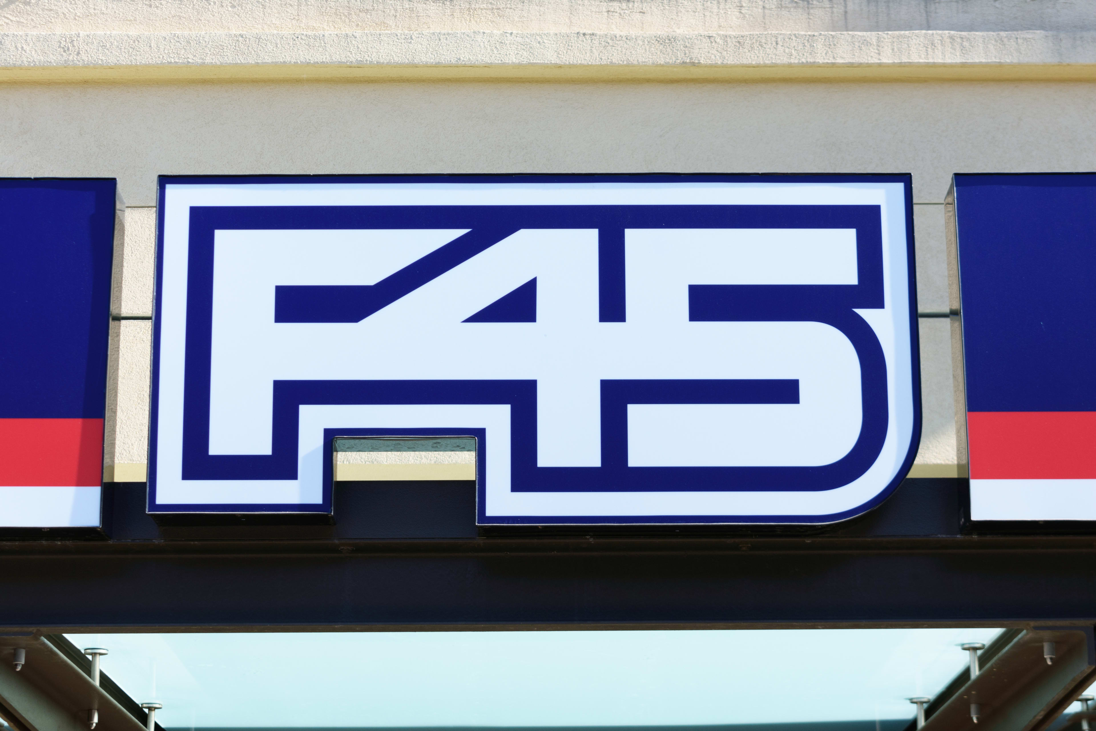 F45 near UP Bloor Station, that focuses on group training, combining functional movements and HIIT.