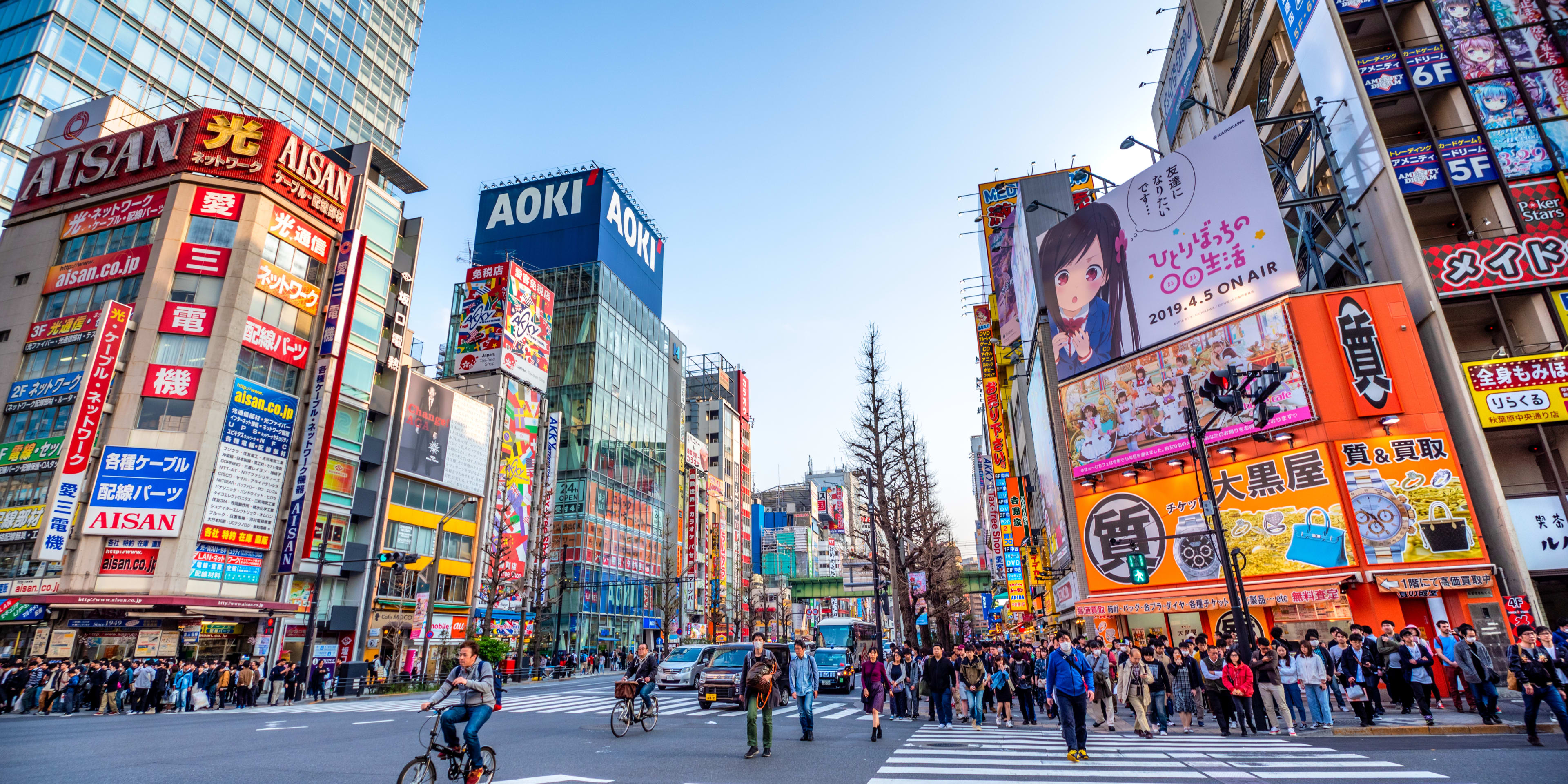 Busy street crossing in Tokyo, Japan