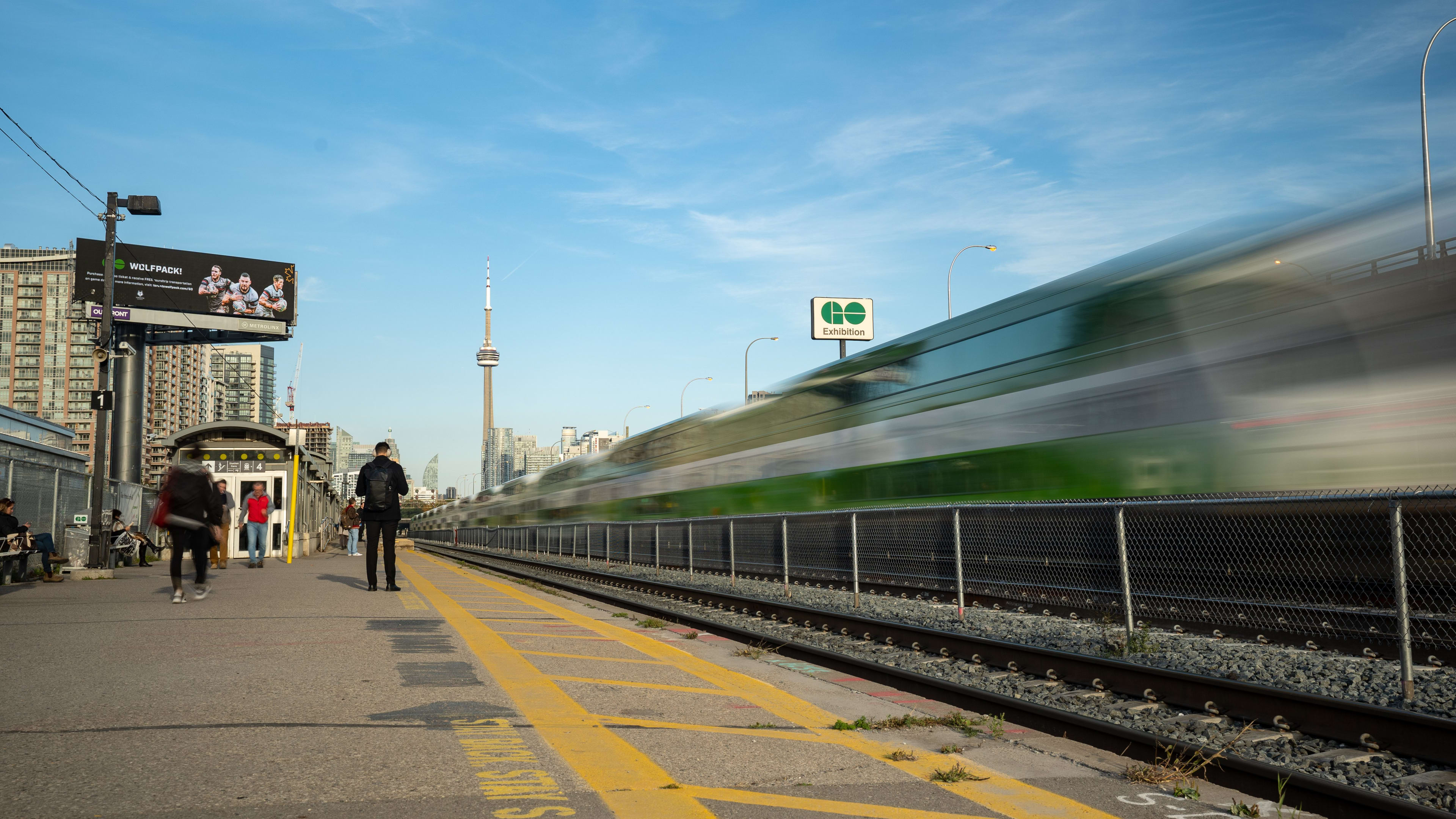 A GO Train passes through Exhibition GO Station