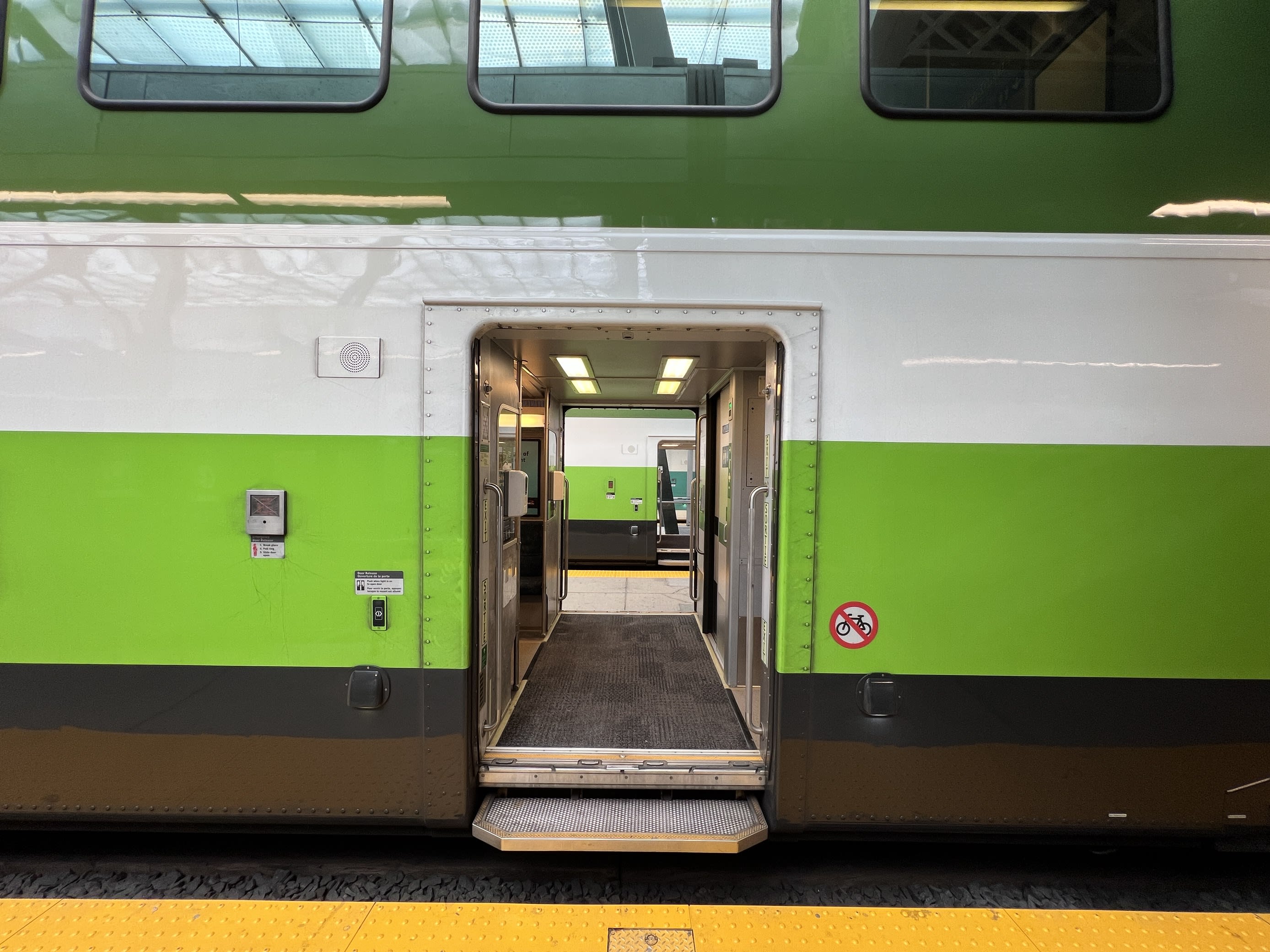 GO Train Doors w/o Metal Pole