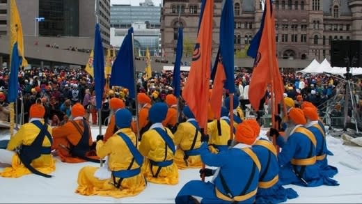 Participez aux festivités de Vaisakhi lors de la plus grande célébration sikhe du Canada. Vaisakhi.