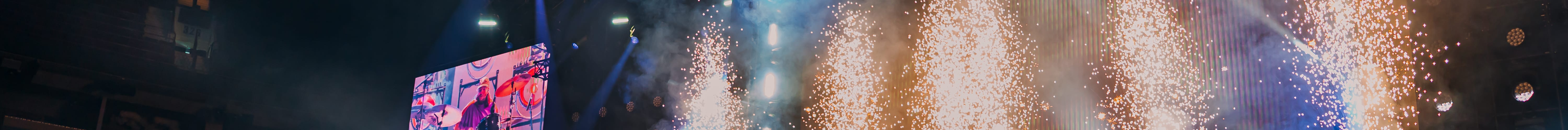 Peach Pit performing at the Junos 2025 at Rogers Arena.