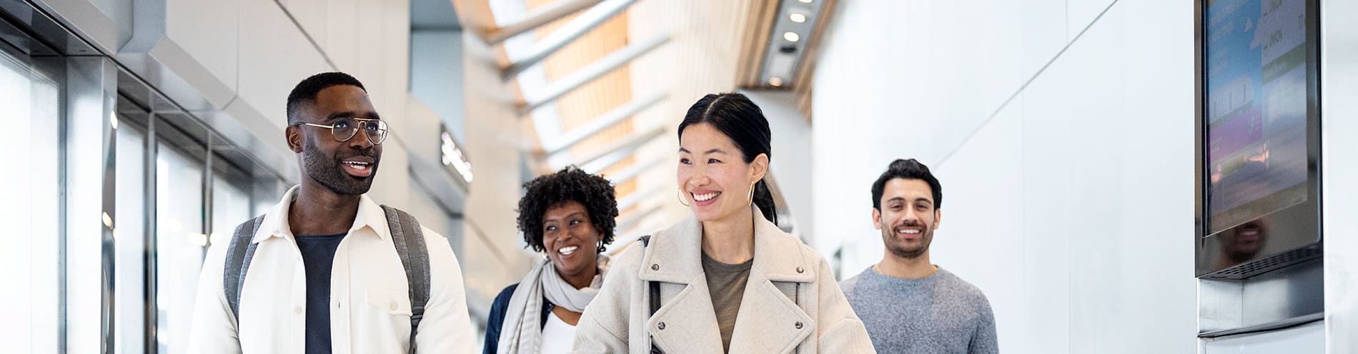 Un groupe de clients UP Express voyageant ensemble