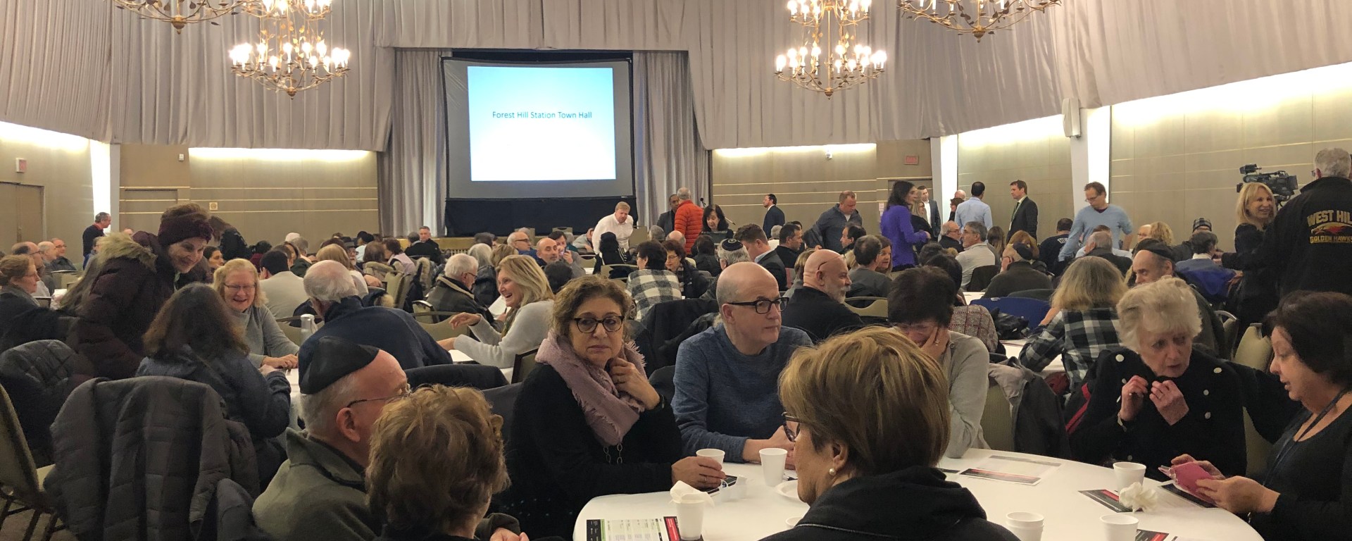 Bathurst & Eglinton reste ouvert pendant la construction